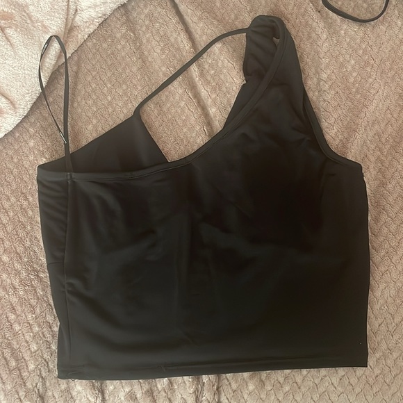 NWOT Forever 21 cutout one shoulder crop top in size medium - Picture 5 of 5